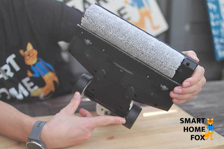 Tineco Floor One S5 Pro Rollen an der Bodendüse